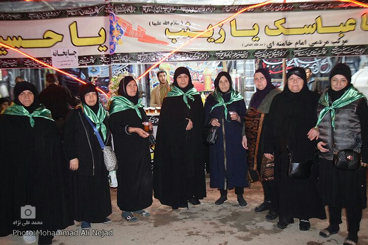 حضور زائرانی از کشورهای خارجی در موکب مردمی امام خامنه‌ای خرم‎آباد