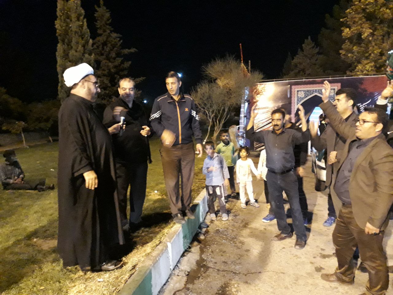 مشارکت اعضای سازمان دانشجویان جهاد دانشگاهی لرستان در پذیرایی از زائران اربعین+ عکس