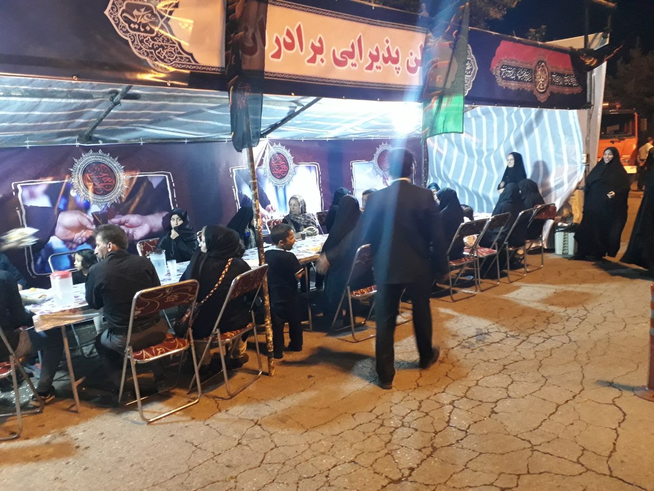 مشارکت اعضای سازمان دانشجویان جهاد دانشگاهی لرستان در پذیرایی از زائران اربعین+ عکس