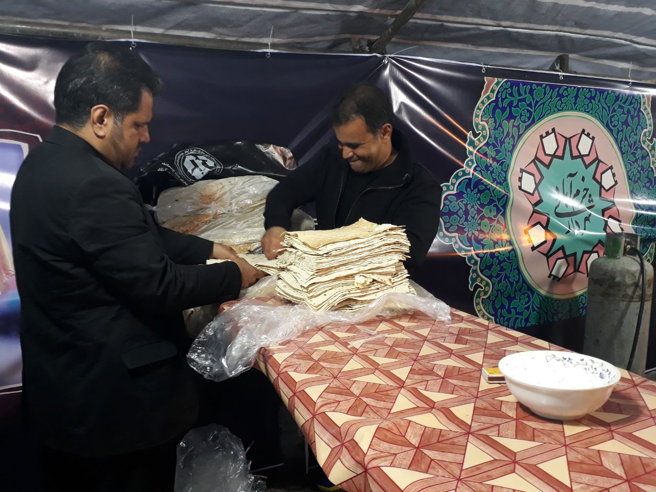 مشارکت اعضای سازمان دانشجویان جهاد دانشگاهی لرستان در پذیرایی از زائران اربعین+ عکس