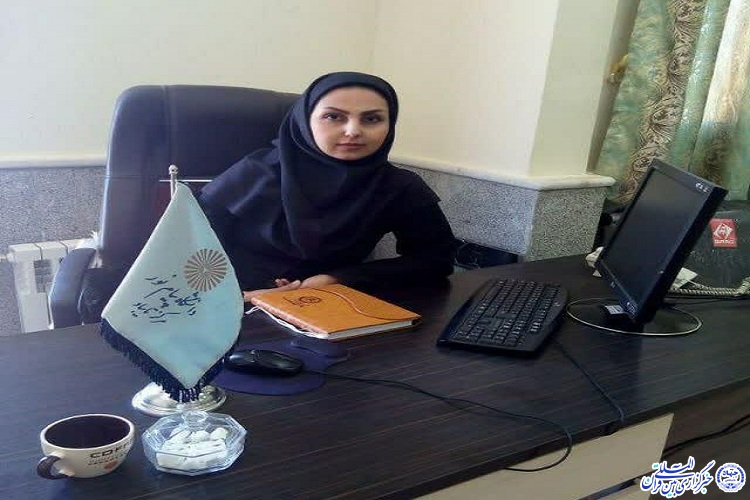 زن محور و پایه اصلی کانون خانواده است زن محور و پایه اصلی کانون خانواده است