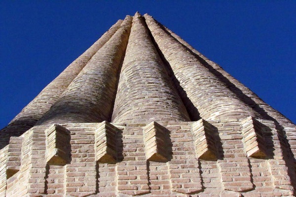 آغاز ساخت زائرسرای بارگاه حیقوق نبی(ع) در تویسرکان