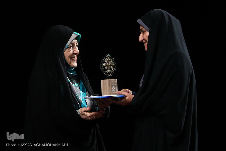 مدیران موفق، کتابخوان‌ها و قصه‌گوهای خوب هستند/ گردآوری ظرایف قرآنی در تفسیر المیزان