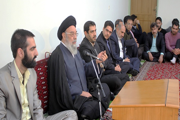 کتابخوانی پلی به سوی رشد علمی است کتابخوانی پلی به سوی رشد علمی است