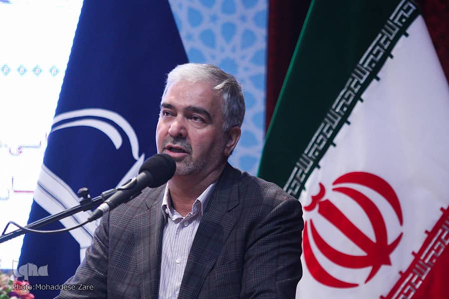 باید از مناظر مختلف تمسک به قرآن را در بین دانشجویان داشته باشیم