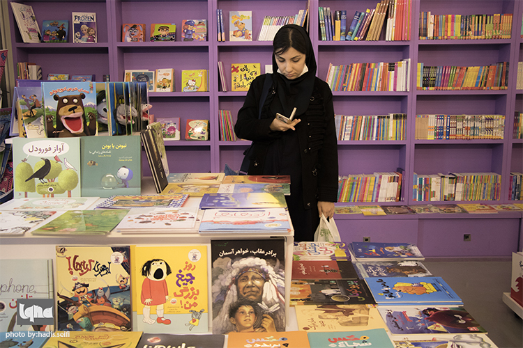 پاییز با رنگ و بوی کتاب پاییز با رنگ و بوی کتاب