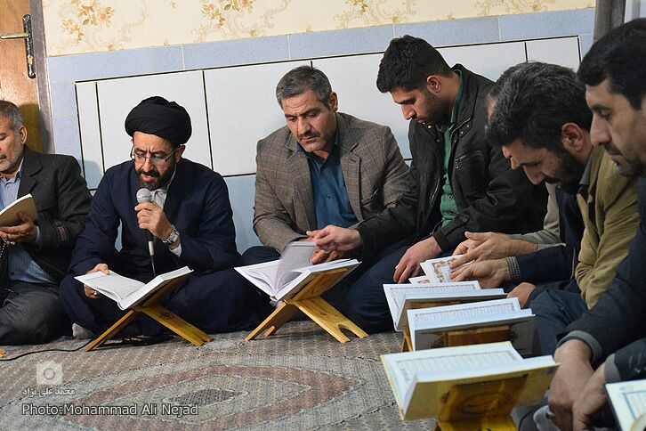 برگزاری محفل انس با قرآن در بیت شهید زنده لرستانی + عکس