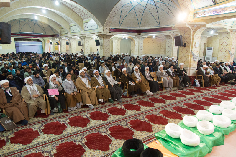 طلاب باید یاری‌کننده احکام دین خدا باشند