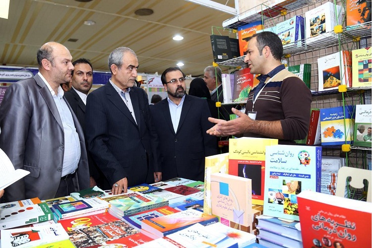 تحت تاثیر قرار گرفتن کتاب به خاطر گسترش شبکه&zwnj;های ارتباطی/ اختصاص ارز دولتی؛ بهترین راه حمایت دولت