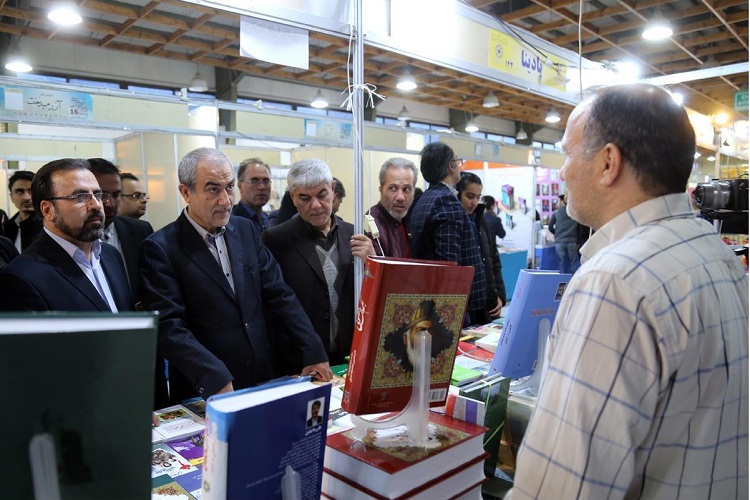 تحت تاثیر قرار گرفتن کتاب به خاطر گسترش شبکه&zwnj;های ارتباطی/ اختصاص ارز دولتی؛ بهترین راه حمایت دولت