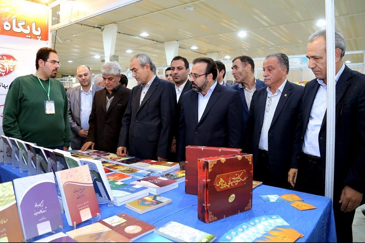 تحت تاثیر قرار گرفتن کتاب به خاطر گسترش شبکه&zwnj;های ارتباطی/ اختصاص ارز دولتی؛ بهترین راه حمایت دولت