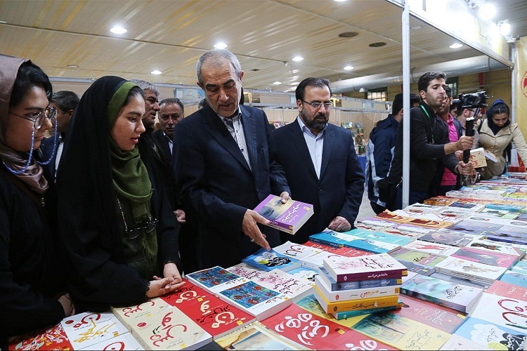 تحت تاثیر قرار گرفتن کتاب به خاطر گسترش شبکه&zwnj;های ارتباطی/ اختصاص ارز دولتی؛ بهترین راه حمایت دولت