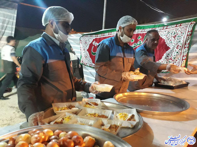 حال‌و هوای عاشقی خادمان حسینی موکب‌ حضرت ابوالفضل(ع) در کاظمین