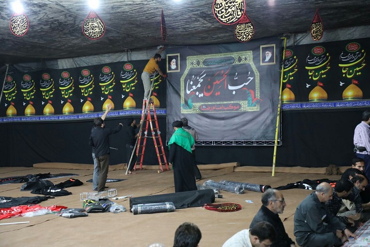 خدمت رسانی به زوار اربعین در موکب امام رضا(ع) در کربلا