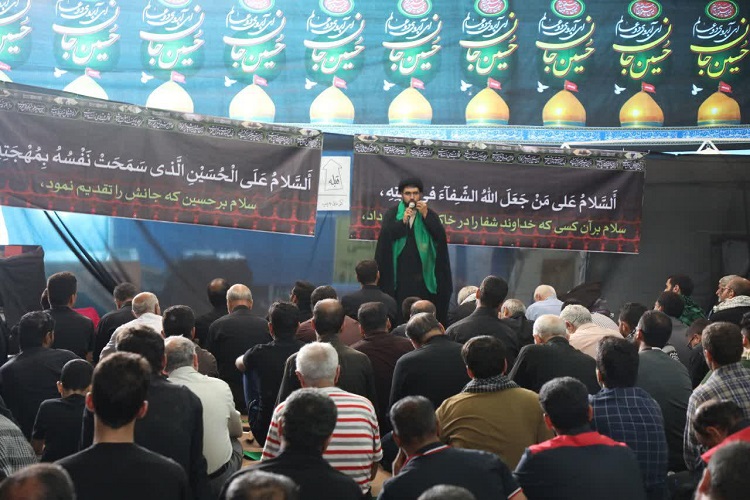 خدمت رسانی به زوار اربعین در موکب امام رضا(ع) در کربلا