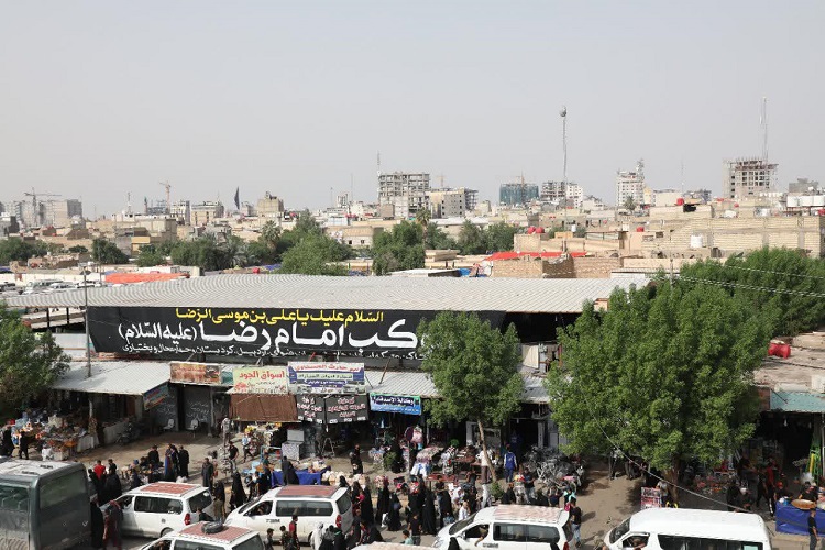 خدمت رسانی به زوار اربعین در موکب امام رضا(ع) در کربلا