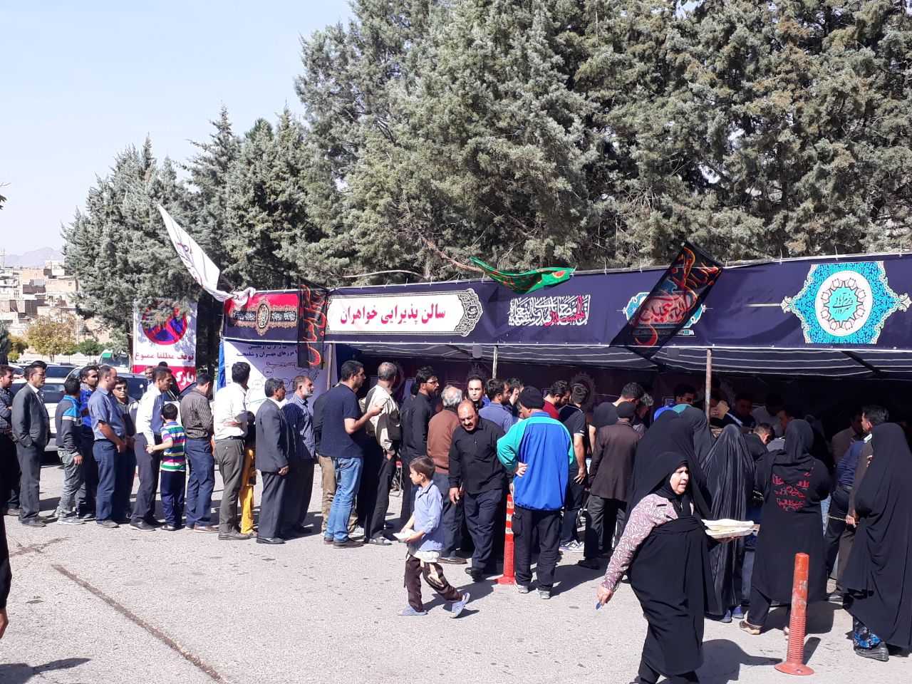 گزارش تصویری از خدمت‌رسانی شهرداری خرم‎آباد به زائران اربعین