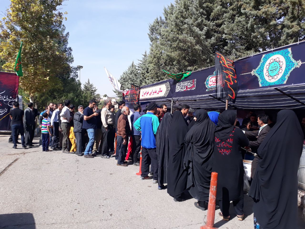 گزارش تصویری از خدمت‌رسانی شهرداری خرم‎آباد به زائران اربعین