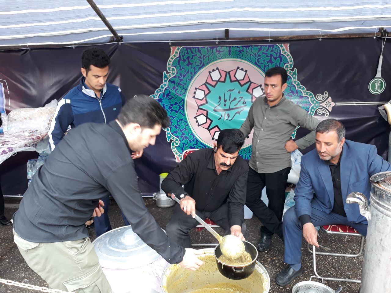 گزارش تصویری از خدمت‌رسانی شهرداری خرم‎آباد به زائران اربعین