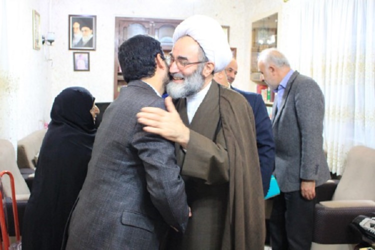 فاصله گرفتن از راه شهدا نابودی را به همراه دارد