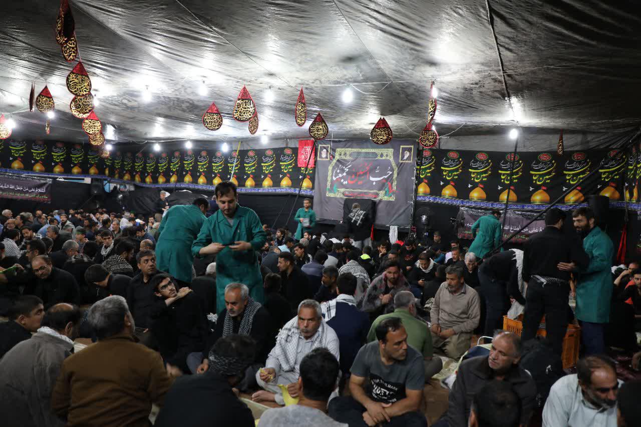 گزارش تصویری خدمات رسانی به زائران در روز اربعین حسینی