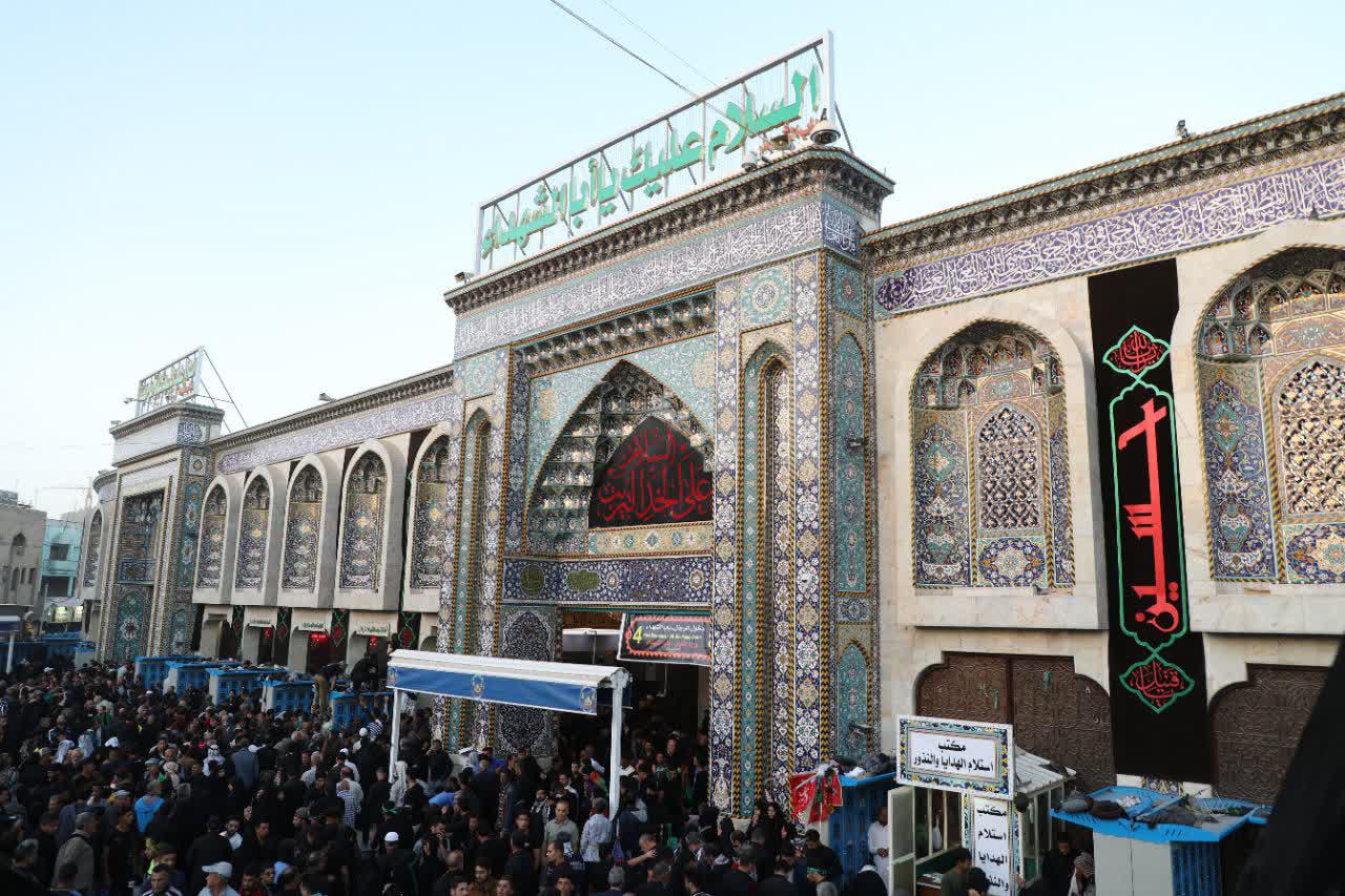 گزارش تصویری خدمات رسانی به زائران در روز اربعین حسینی