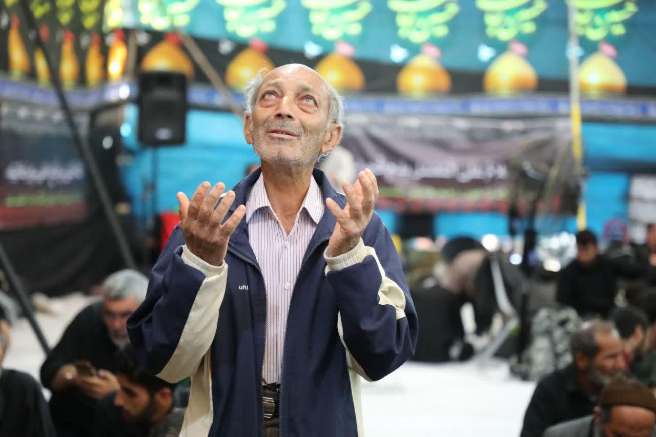 گزارش تصویری خدمات رسانی به زائران در روز اربعین حسینی