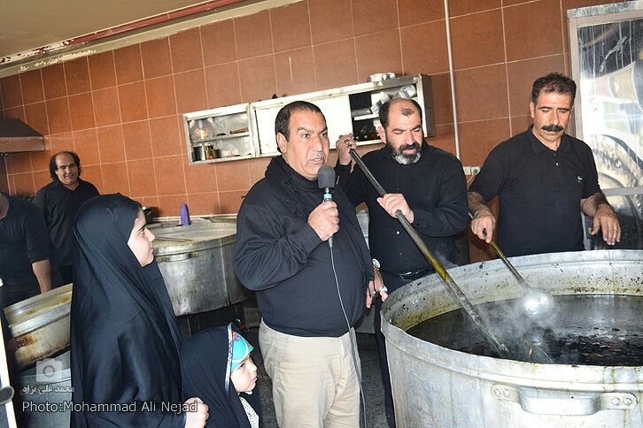 گزارش تصویری از خدمت&zwnj;رسانی به زائران اربعین در موکب&zwnj;های خرم&zwnj;&lrm;آباد