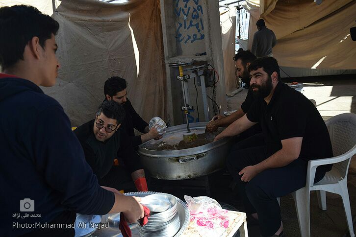 گزارش تصویری از خدمت&zwnj;رسانی به زائران اربعین در موکب&zwnj;های خرم&zwnj;&lrm;آباد