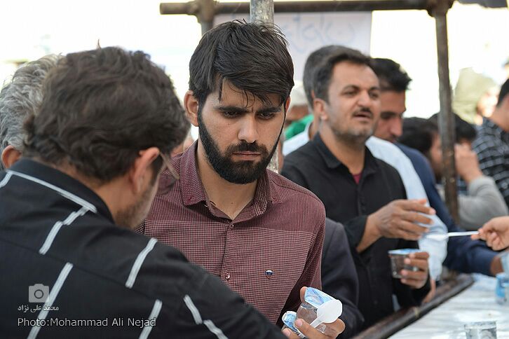 گزارش تصویری از خدمت&zwnj;رسانی به زائران اربعین در موکب&zwnj;های خرم&zwnj;&lrm;آباد