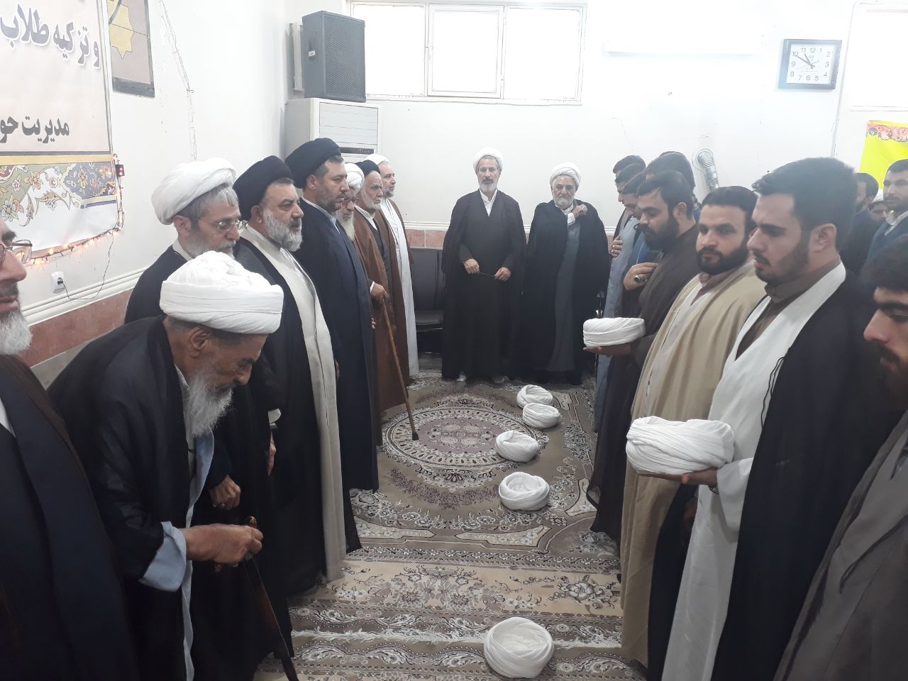 مراسم عمامه&zwnj;گذاری طلاب حوزه علمیه لرستان برگزار شد + عکس