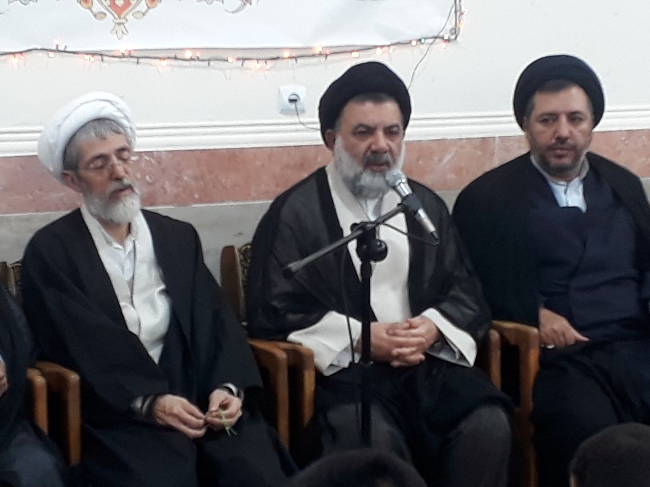 مراسم عمامه&zwnj;گذاری طلاب حوزه علمیه لرستان برگزار شد + عکس