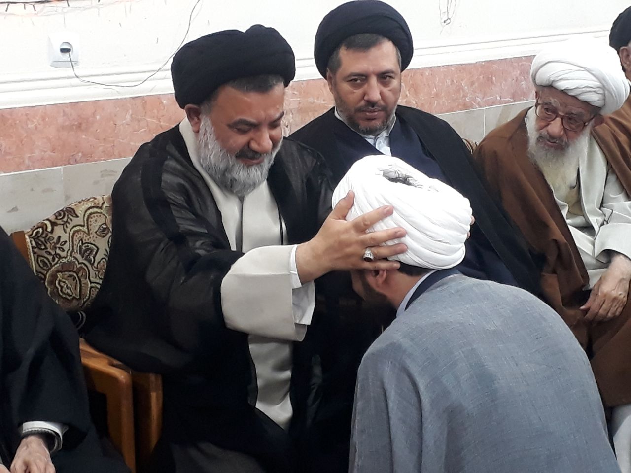 مراسم عمامه&zwnj;گذاری طلاب حوزه علمیه لرستان برگزار شد + عکس