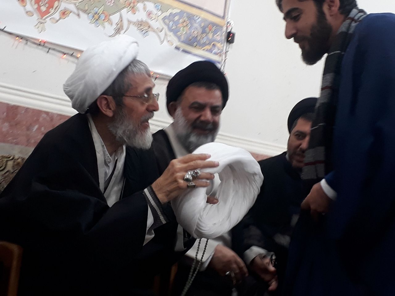 مراسم عمامه&zwnj;گذاری طلاب حوزه علمیه لرستان برگزار شد + عکس