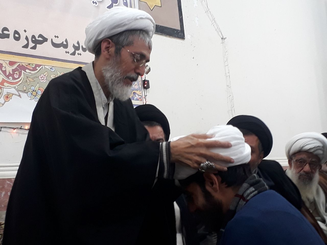 مراسم عمامه&zwnj;گذاری طلاب حوزه علمیه لرستان برگزار شد + عکس
