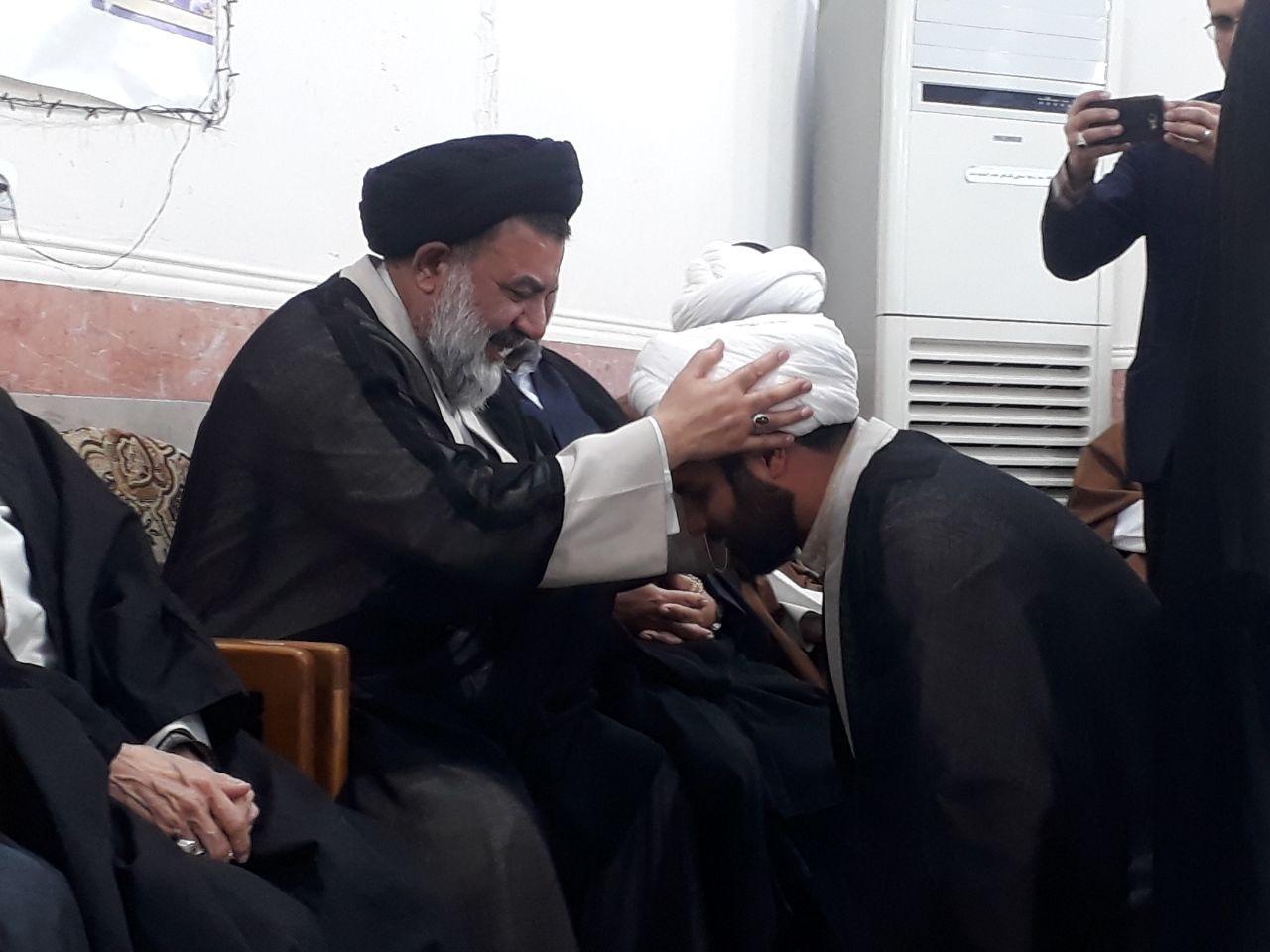 مراسم عمامه&zwnj;گذاری طلاب حوزه علمیه لرستان برگزار شد + عکس