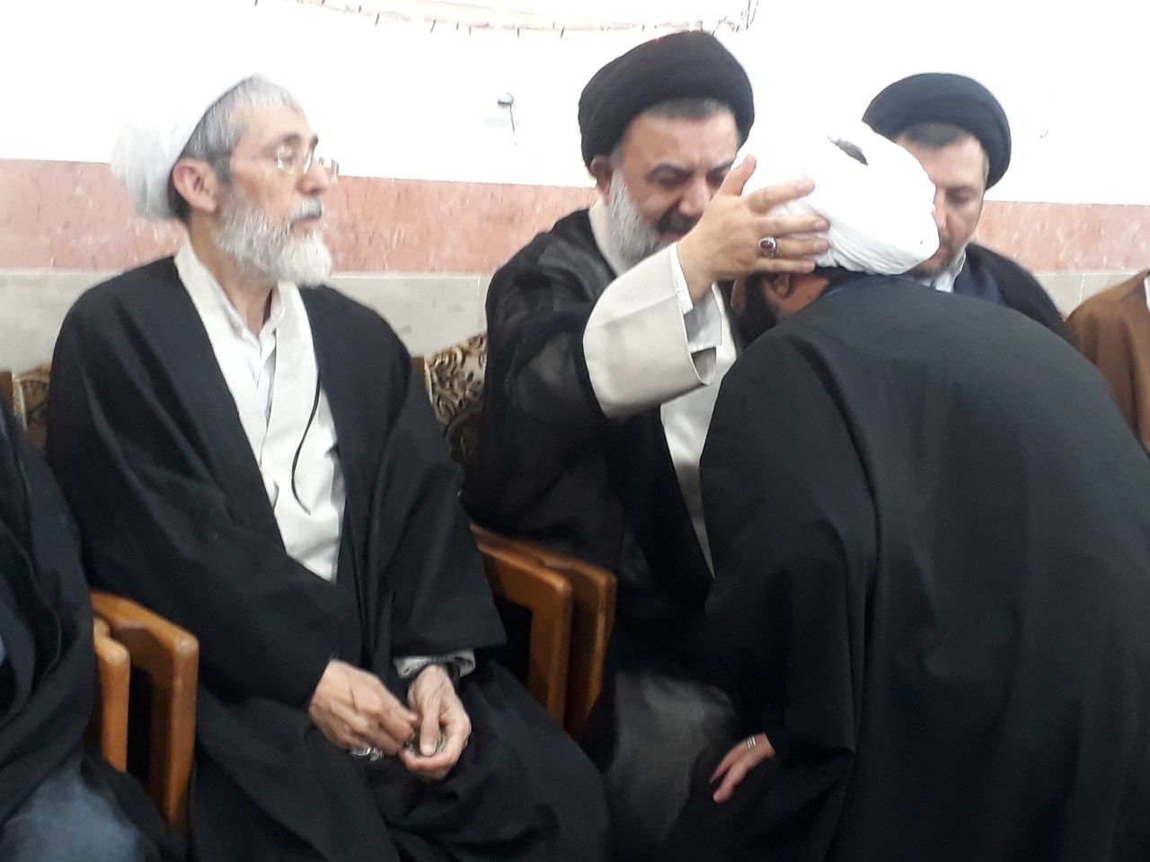 مراسم عمامه&zwnj;گذاری طلاب حوزه علمیه لرستان برگزار شد + عکس