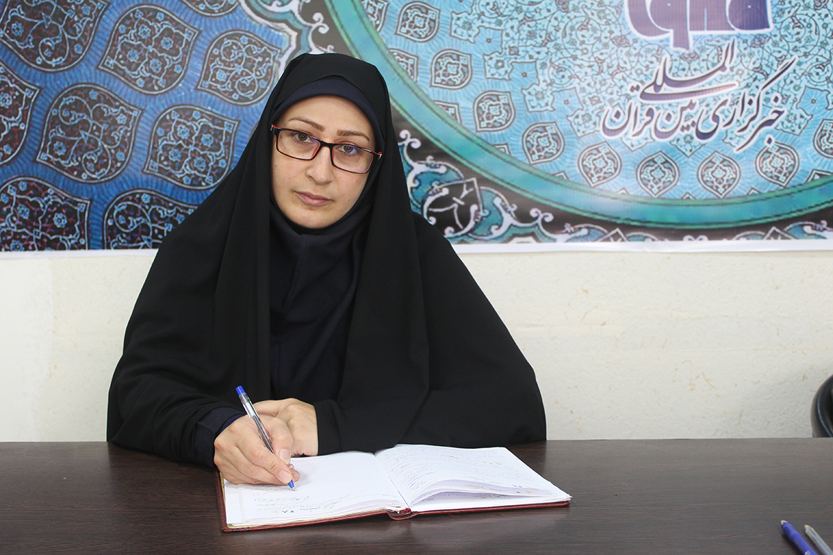 بانوان قرآن‌پژوه//3//تکریم بانوان قرآنی موجب ارتقای قرآنی جامعه است