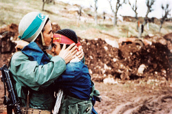 مادر شهیدان «مجید و امید سعادتی» به فرزندانش پیوست مادر شهیدان «مجید و امید سعادتی» به فرزندانش پیوست