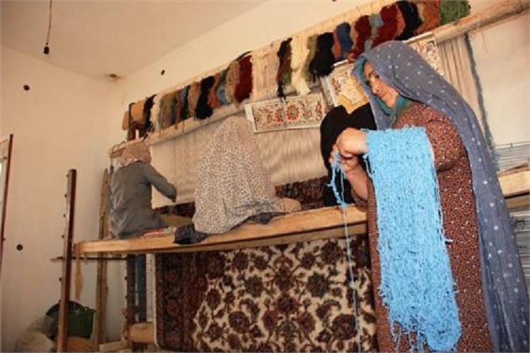راهاندازی ۷۷۰ طرح اشتغال مددجویان خراسانشمالی در حوزه صنایع دستی راهاندازی ۷۷۰ طرح اشتغال مددجویان خراسانشمالی در حوزه صنایع دستی