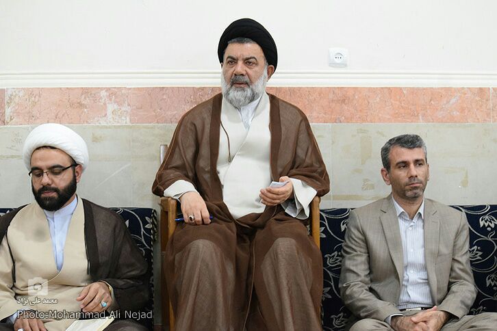 دیدار روسا دانشگاه&zwnj;ها و جمعی از دانشجویان لرستان با آیت&zwnj;الله میرعمادی