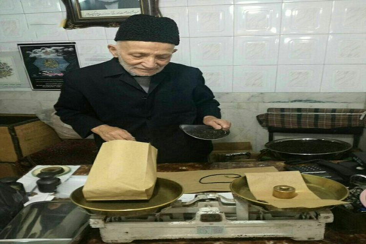 تقدیر امام جمعه تبریز از کاسب منصف تبریزی+تصاویر