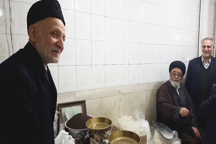 تقدیر امام جمعه تبریز از کاسب منصف تبریزی+تصاویر