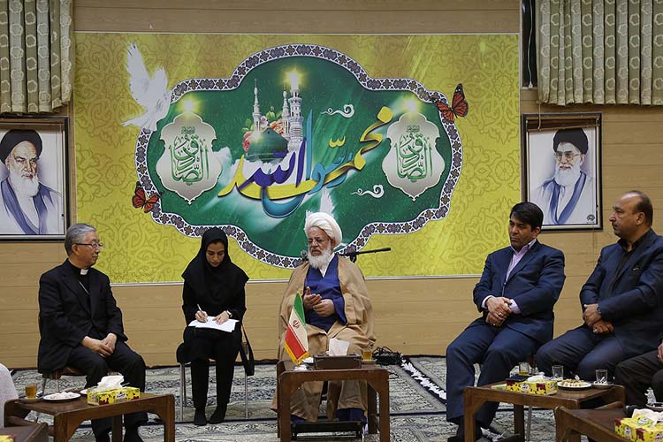 کشورها و ادیان مختلف جلوی جنایت&zwnj;های آمریکا بایستند