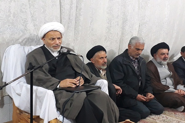 راه معرفت خداوند حضور قلب در نماز است راه معرفت خداوند حضور قلب در نماز است