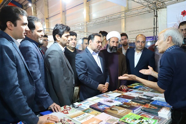 عرضه ۵۰۰ هزار جلد کتاب در نمایشگاه سراسری لرستان