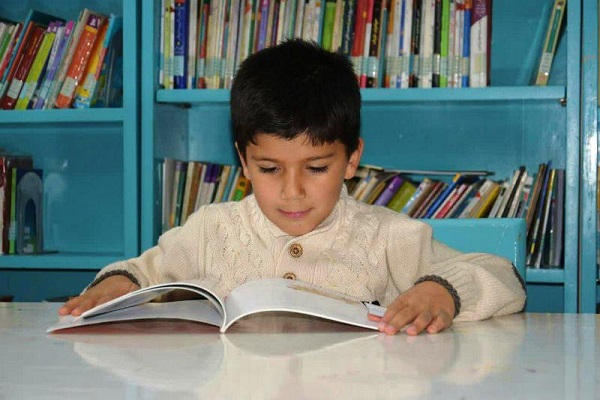 شوق خواندن در خردسال&zwnj;ترین کتابخوان سلماسی