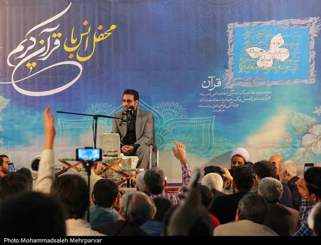 طنین انوار آیات قرآن در مسجد 14 معصوم قزوین طنین انوار آیات قرآن در مسجد 14 معصوم قزوین
