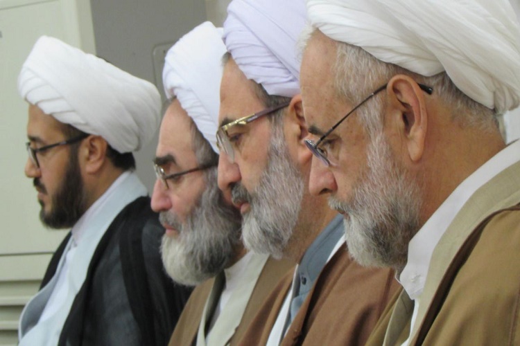 لزوم تبیین اهداف انقلاب و دیدگاه های رهبری توسط ائمه جمعه