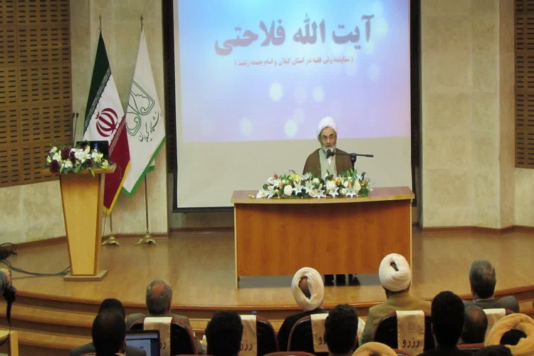 اتحاد حوزه و دانشگاه در سایه اسلام و قرآن جامعه را به پویایی می رساند